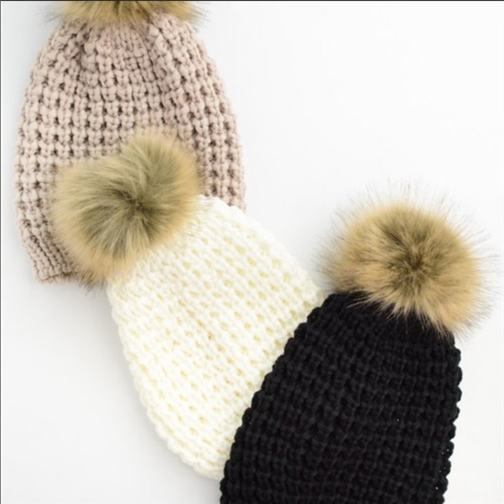 White Pom Chunky Beanie - Picture 3 of 5